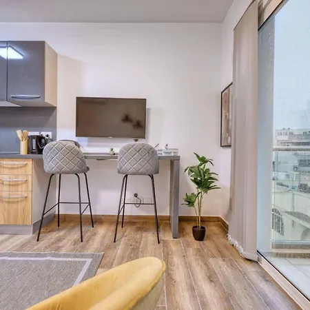 Stylish Studio With Private Balcony, Close To Valletta * Tal Guardamangia