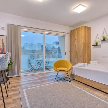 Stylish Studio With Private Balcony, Close To Valletta *