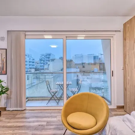 Stylish Studio With Private Balcony, Close To Valletta * Tal Guardamangia