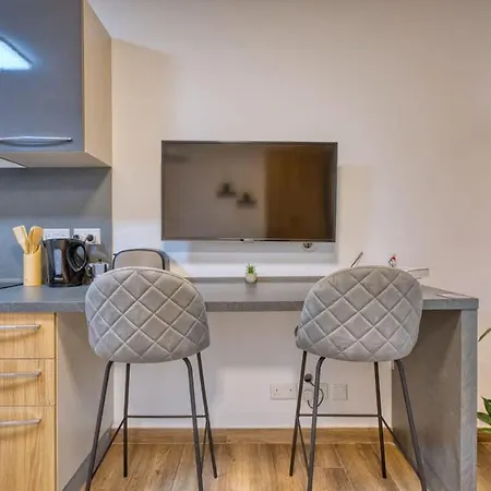 Stylish Studio With Private Balcony, Close To Valletta شقة
