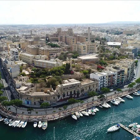 Stylish With Private Balcony, Close To Valletta